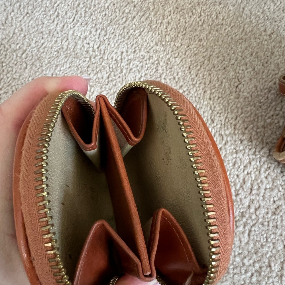 Dooney & Bourke Vintage Essex Bag with Coin Purse - Picture 10 of 10